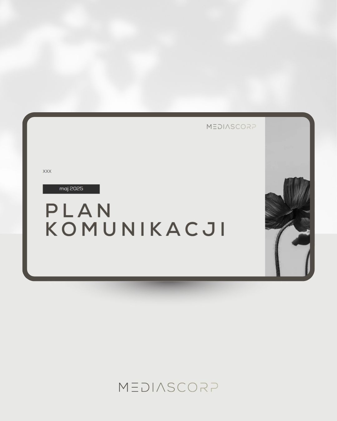 Plan komunikacji na maj 2025 przedstawiony na eleganckim białym dokumencie z czarnym kwiatem w rogu.